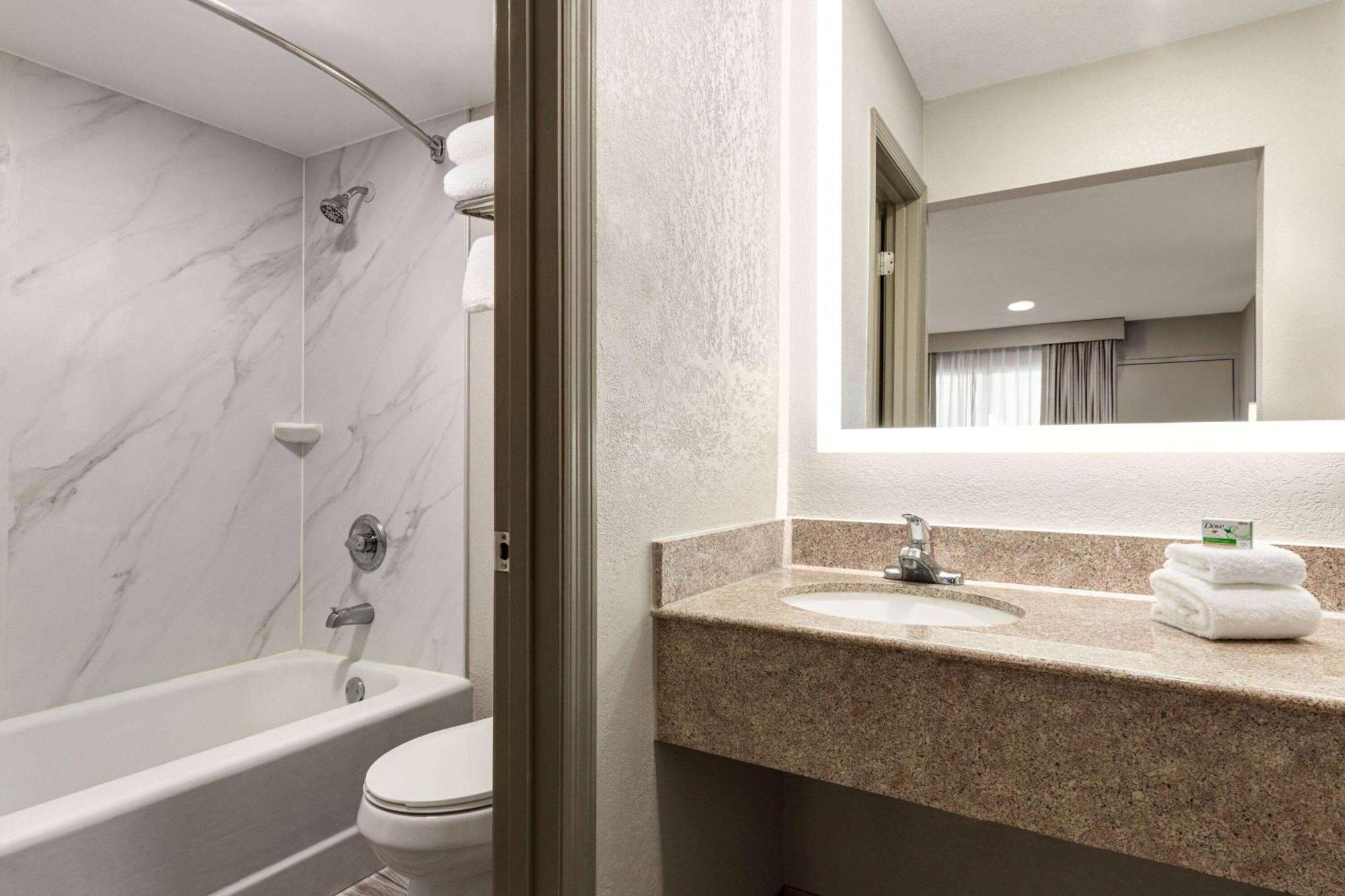 Hotel Baymont By Wyndham Emporia Va Zewnętrze zdjęcie